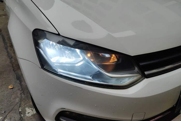 Used Volkswagen Polo 2016 1.6L Automatic Comfort Model Right Front Headlight