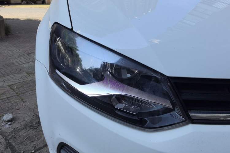 Used Volkswagen Polo 2016 1.4L Automatic Trendy Model Right Front Headlight