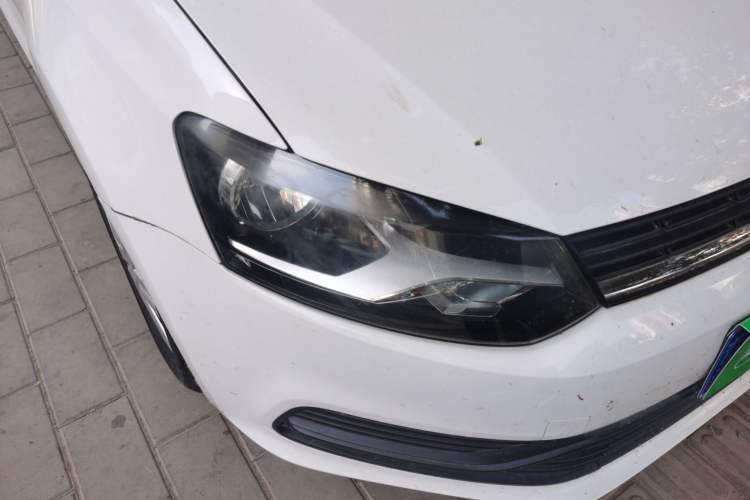 Used Volkswagen Polo 2016 1.4L Manual Fashion Model Right Front Headlight