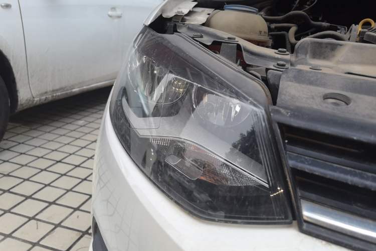 Used Volkswagen Polo 2016 1.4L Manual Fashion Model Right Front Headlight