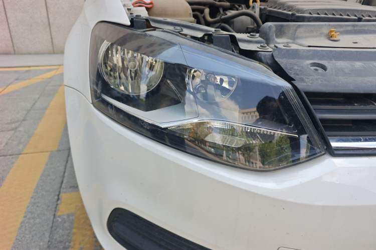 Used Volkswagen Polo 2016 1.4L Automatic Trendy Model Right Front Headlight