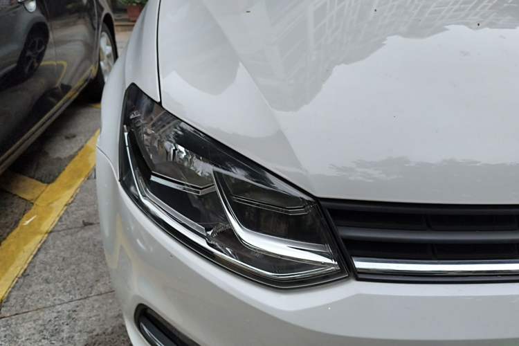 Used Volkswagen Polo 2016 1.6L Automatic Comfort Model Right Front Headlight