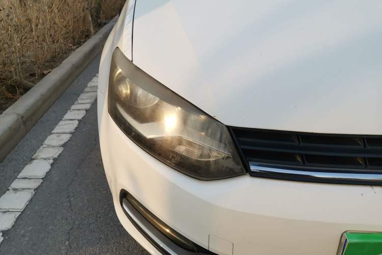 Used Volkswagen Polo 2016 1.4L Automatic Trendy Model Right Front Headlight