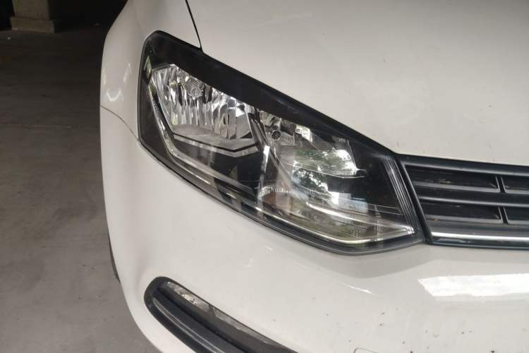 Used Volkswagen Polo 2016 1.6L Automatic Comfort Model Right Front Headlight