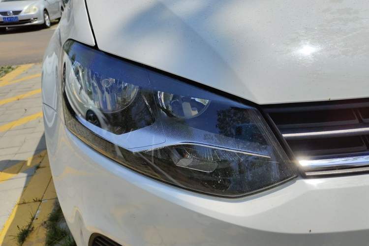 Used Volkswagen Polo 2016 1.4L Manual Fashion Model Right Front Headlight