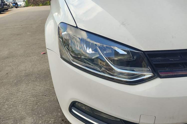 Used Volkswagen Polo 2016 1.6L Automatic Comfort Model Right Front Headlight