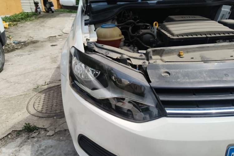 Used Volkswagen Polo 2016 1.4L Manual Fashion Model Right Front Headlight