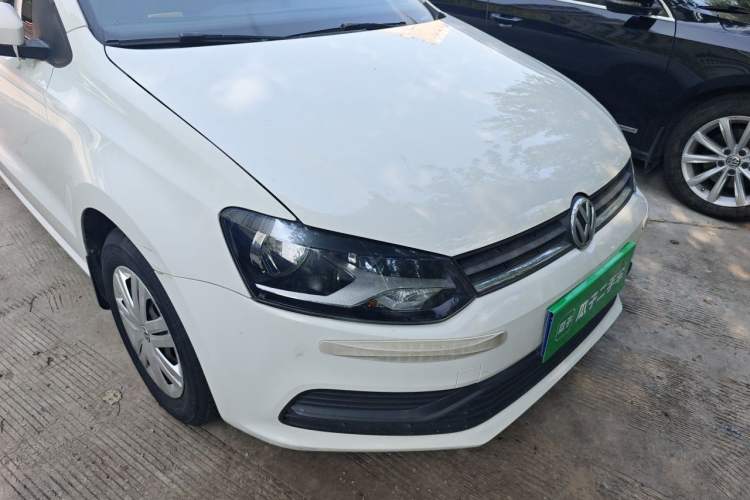 Used Volkswagen Polo 2016 1.4L Manual Fashion Model Right Front Headlight