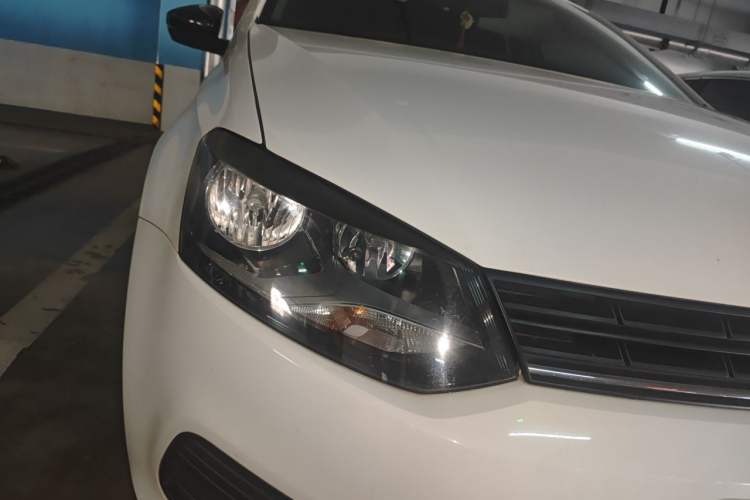 Used Volkswagen Polo 2016 1.4L Manual Fashion Model Right Front Headlight