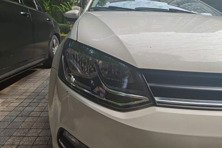 Used Volkswagen Polo 2016 1.6L Automatic Comfort Model Right Front Headlight