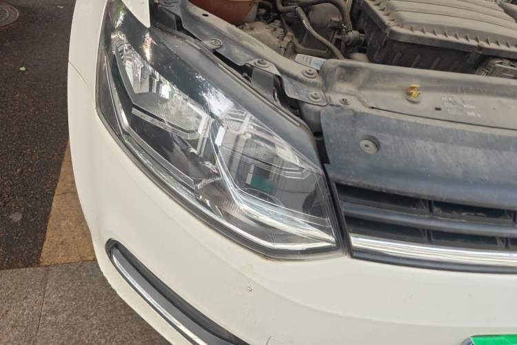 Used Volkswagen Polo 2016 1.6L Automatic Comfort Model Right Front Headlight