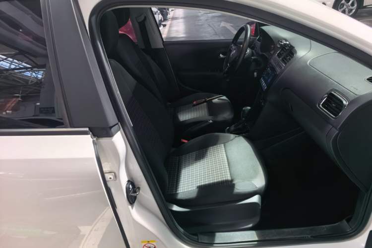 Used Volkswagen Polo 2016 1.6L Automatic Comfort Model Right Front Seat