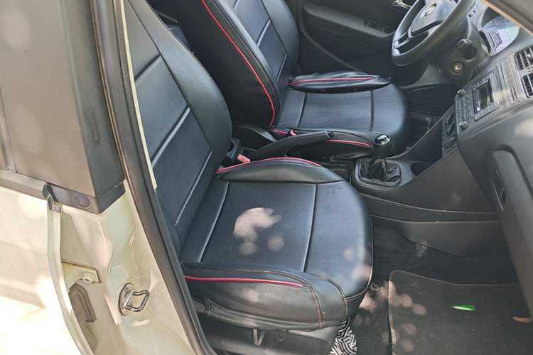 Used Volkswagen Polo 2016 1.4L Manual Fashion Model Right Front Seat