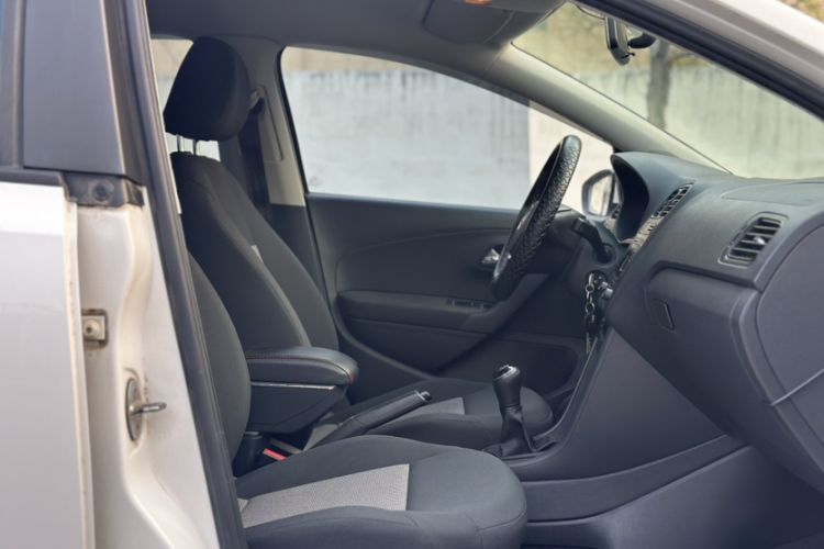 Used Volkswagen Polo 2016 1.4L Manual Fashion Model Right Front Seat