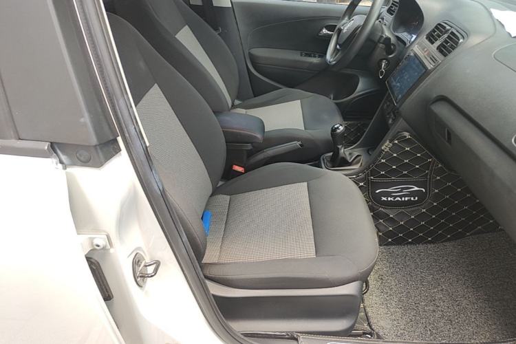 Used Volkswagen Polo 2016 1.4L Manual Fashion Model Right Front Seat