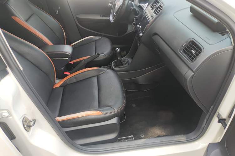 Used Volkswagen Polo 2016 1.4L Manual Fashion Model Right Front Seat
