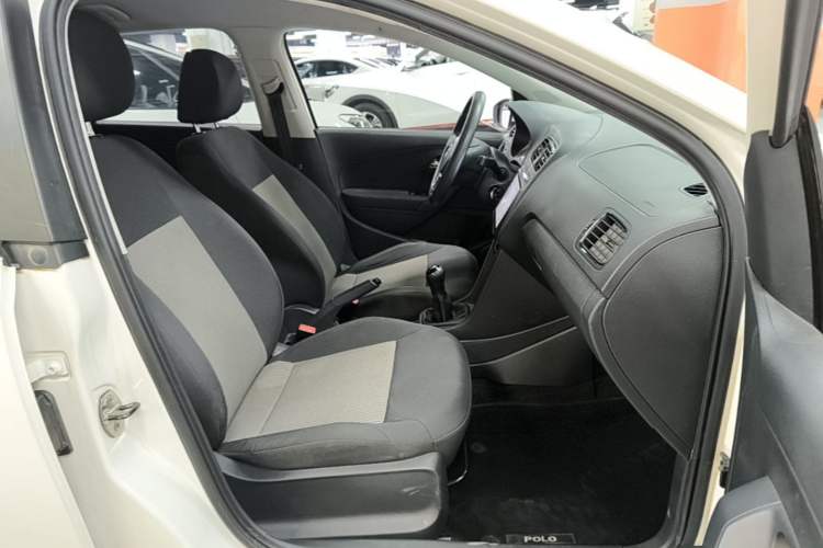 Used Volkswagen Polo 2016 1.4L Manual Fashion Model Right Front Seat