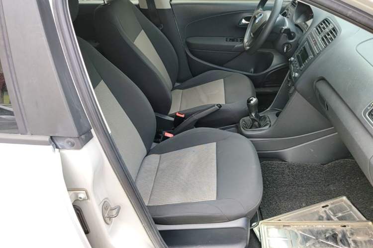 Used Volkswagen Polo 2016 1.4L Manual Fashion Model Right Front Seat