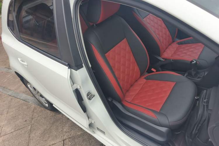 Used Volkswagen Polo 2016 1.4L Manual Fashion Model Right Front Seat