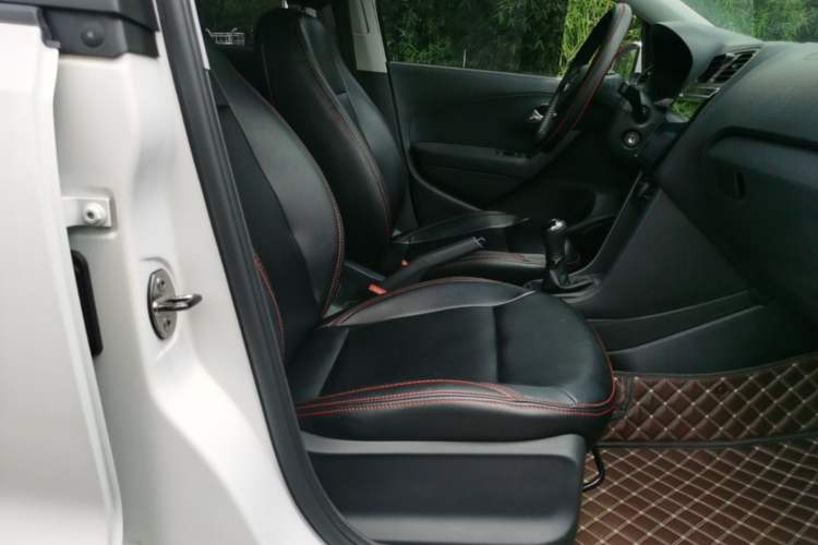 Used Volkswagen Polo 2016 1.4L Manual Fashion Model Right Front Seat
