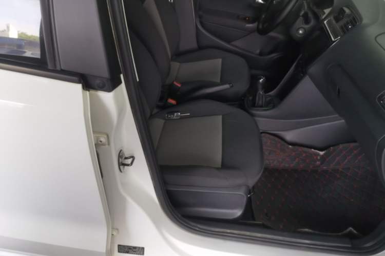 Used Volkswagen Polo 2016 1.4L Manual Fashion Model Right Front Seat