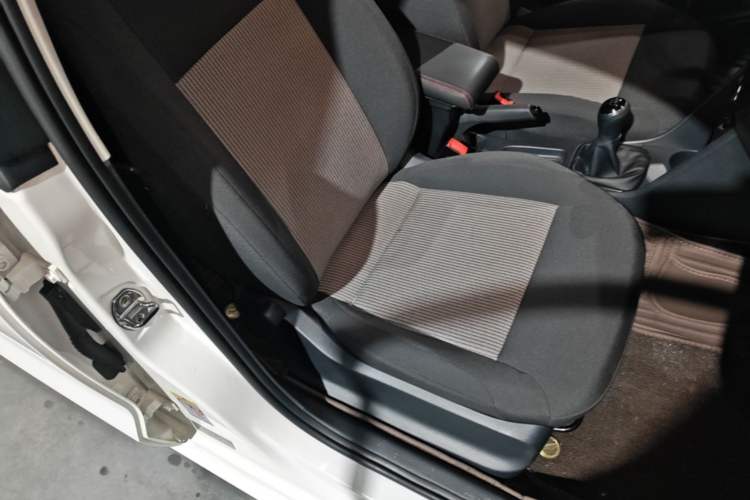 Used Volkswagen Polo 2016 1.4L Manual Fashion Model Right Front Seat