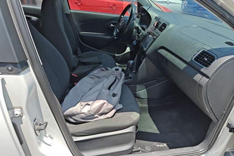 Used Volkswagen Polo 2016 1.6L Automatic Comfort Model Right Front Seat