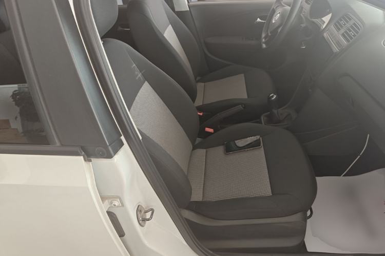 Used Volkswagen Polo 2016 1.4L Manual Fashion Model Right Front Seat