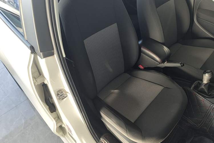 Used Volkswagen Polo 2016 1.4L Manual Fashion Model Right Front Seat