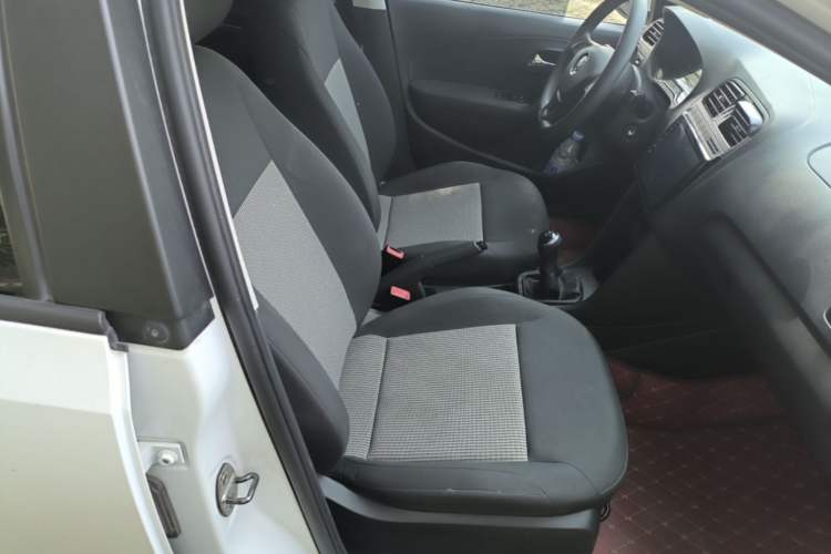 Used Volkswagen Polo 2016 1.4L Manual Fashion Model Right Front Seat