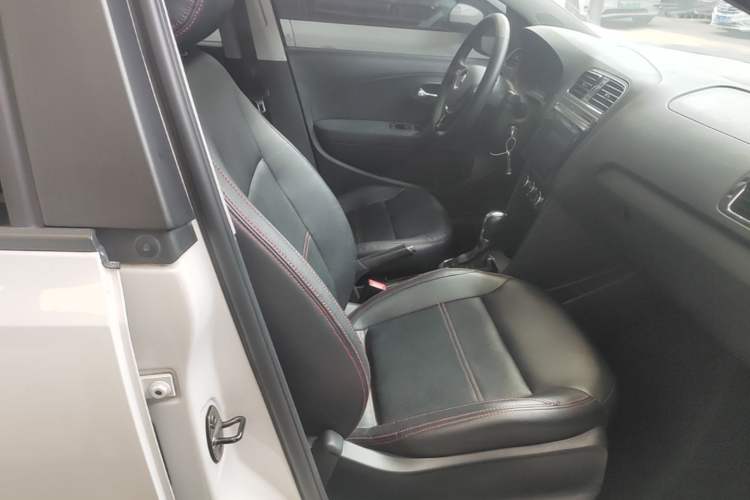Used Volkswagen Polo 2016 1.6L Automatic Comfort Model Right Front Seat