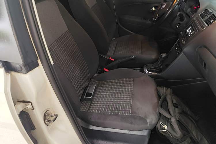 Used Volkswagen Polo 2016 1.6L Automatic Comfort Model Right Front Seat