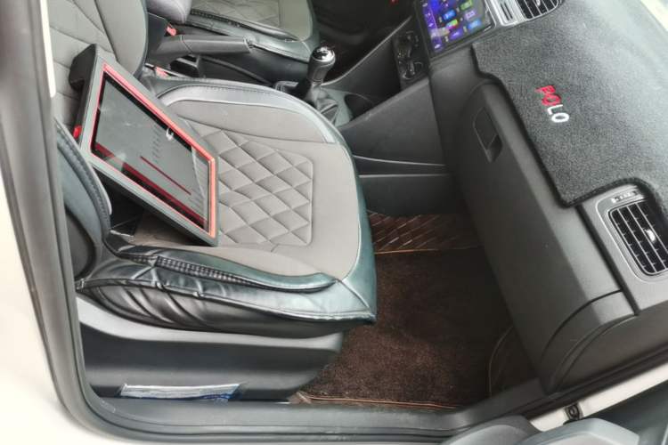 Used Volkswagen Polo 2016 1.4L Manual Fashion Model Right Front Seat