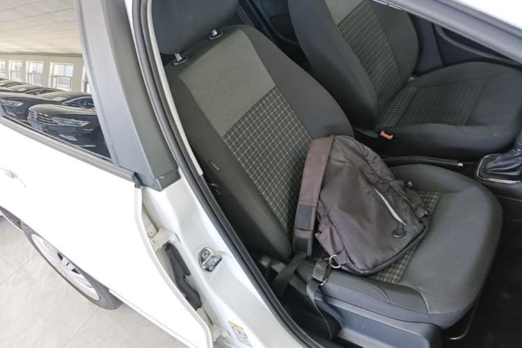 Used Volkswagen Polo 2016 1.6L Automatic Comfort Model Right Front Seat