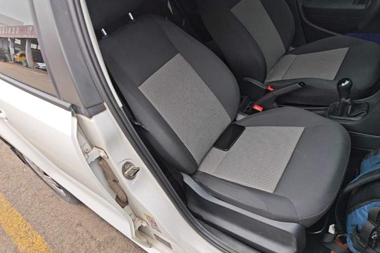 Used Volkswagen Polo 2016 1.4L Manual Fashion Model Right Front Seat