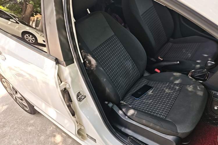 Used Volkswagen Polo 2016 1.6L Automatic Comfort Model Right Front Seat