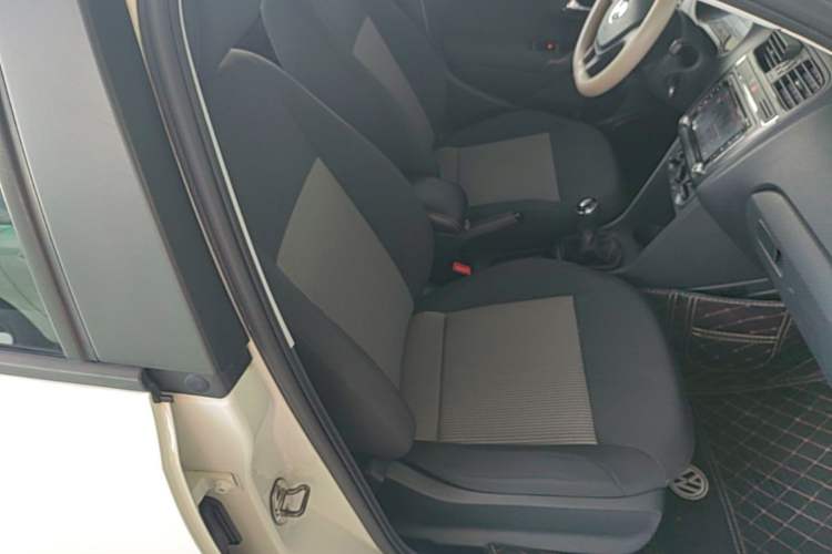 Used Volkswagen Polo 2016 1.4L Manual Fashion Model Right Front Seat