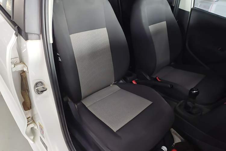 Used Volkswagen Polo 2016 1.4L Manual Fashion Model Right Front Seat