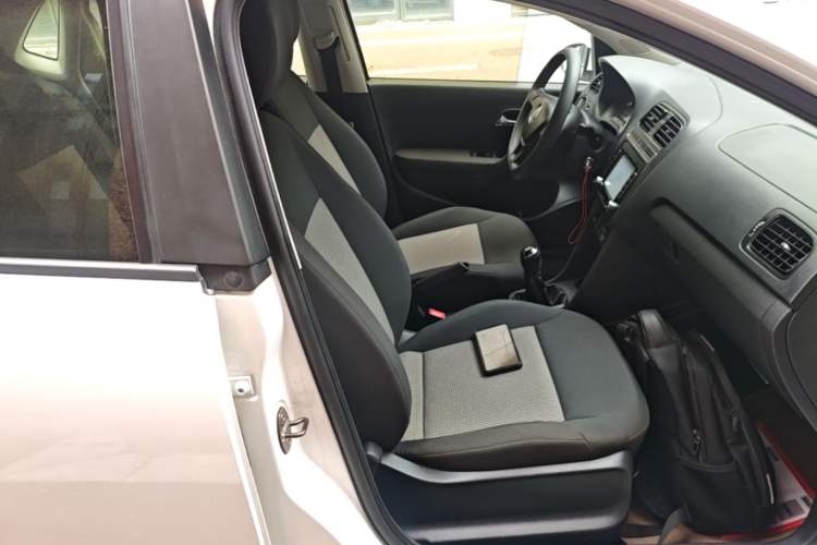 Used Volkswagen Polo 2016 1.4L Manual Fashion Model Right Front Seat