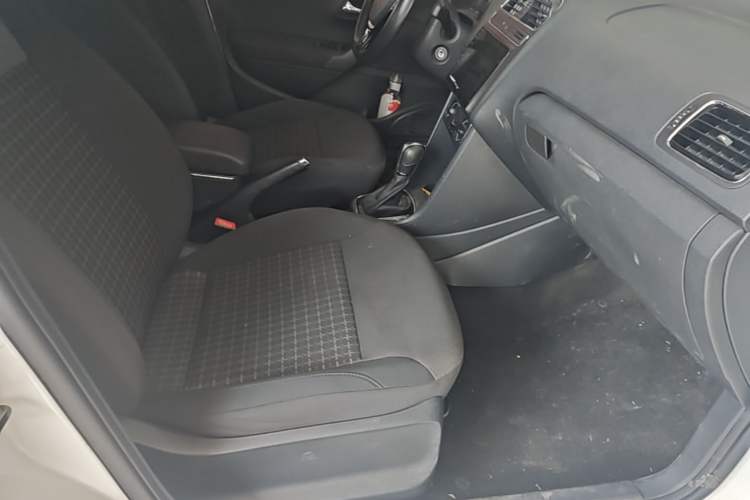 Used Volkswagen Polo 2016 1.6L Automatic Comfort Model Right Front Seat