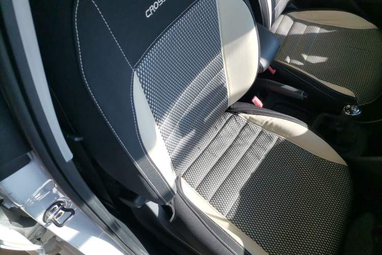 Used Volkswagen Polo 2016 1.4L Manual Fashion Model Right Front Seat