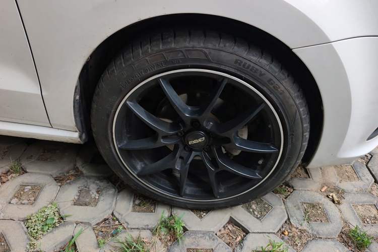 Used Volkswagen Polo 2016 1.4L Automatic Trendy Model Right Front Wheel Hub