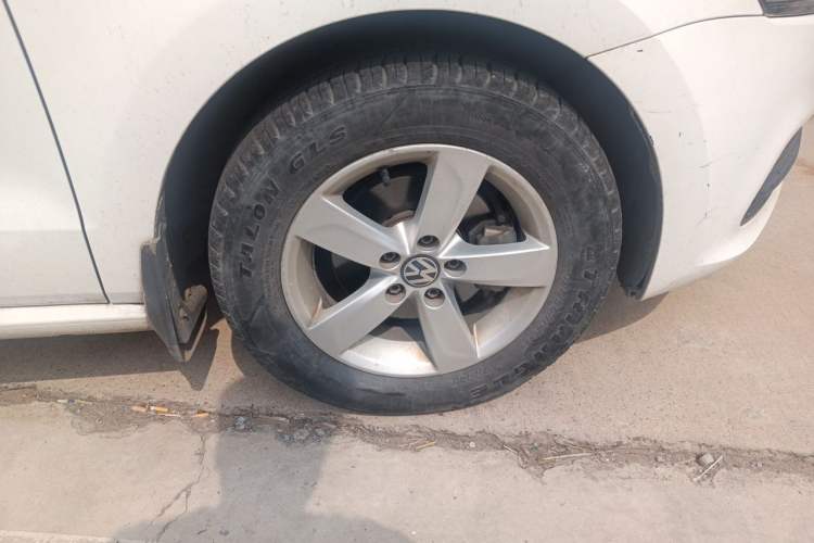 Used Volkswagen Polo 2016 1.4L Manual Fashion Model Right Front Wheel Hub