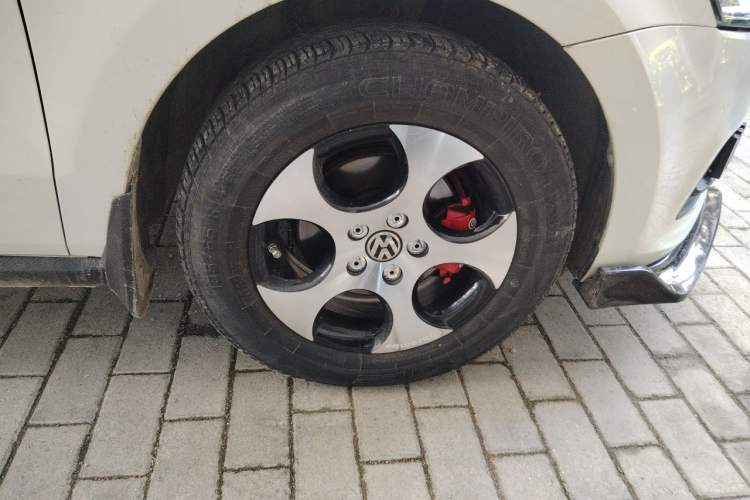 Used Volkswagen Polo 2016 1.4L Manual Fashion Model Right Front Wheel Hub