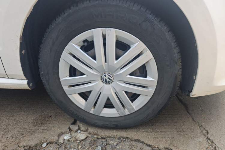 Used Volkswagen Polo 2016 1.4L Manual Fashion Model Right Front Wheel Hub