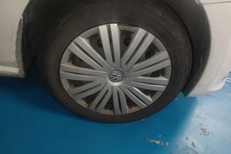 Used Volkswagen Polo 2016 1.6L Automatic Comfort Model Right Front Wheel Hub