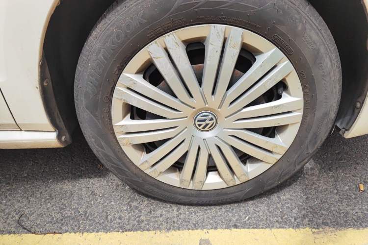 Used Volkswagen Polo 2016 1.6L Automatic Comfort Model Right Front Wheel Hub