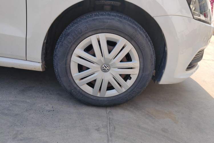Used Volkswagen Polo 2016 1.4L Manual Fashion Model Right Front Wheel Hub