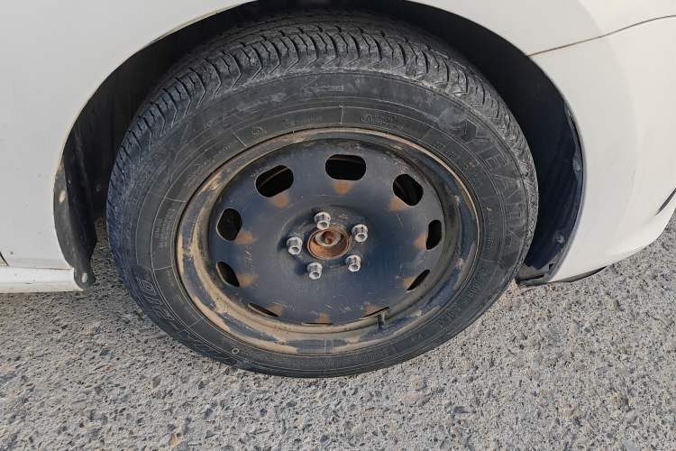 Used Volkswagen Polo 2016 1.6L Automatic Comfort Model Right Front Wheel Hub
