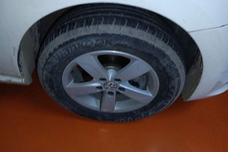 Used Volkswagen Polo 2016 1.4L Automatic Trendy Model Right Front Wheel Hub